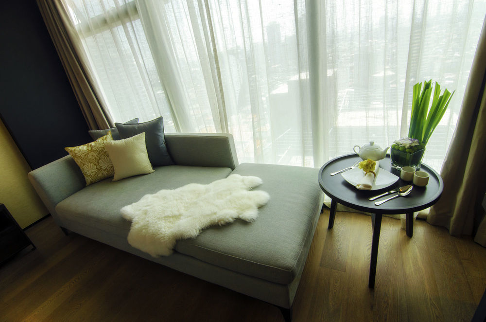 I'M Hotel Макати Экстерьер фото A chaise longue