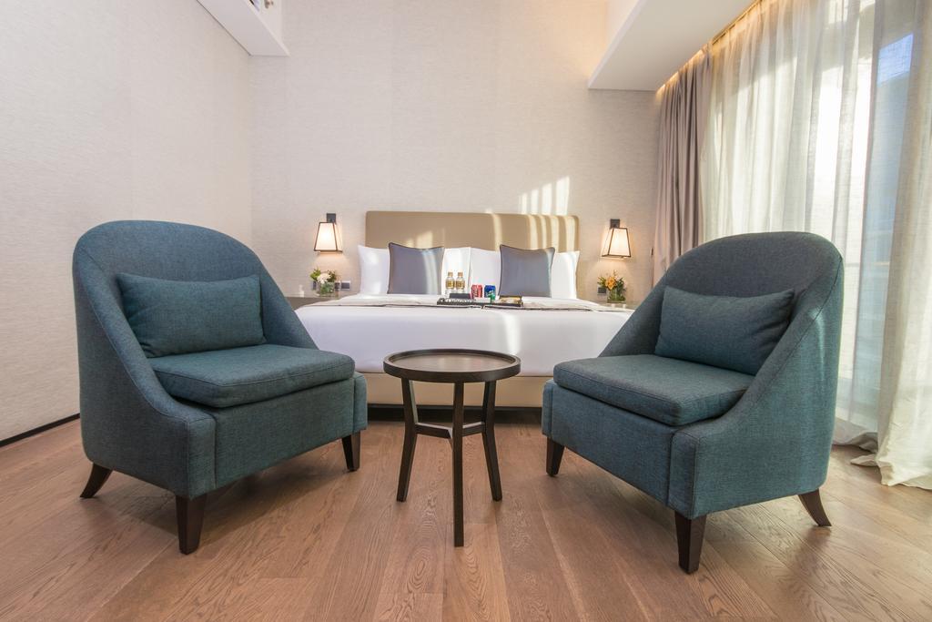 I'M Hotel Макати Экстерьер фото Deluxe Room