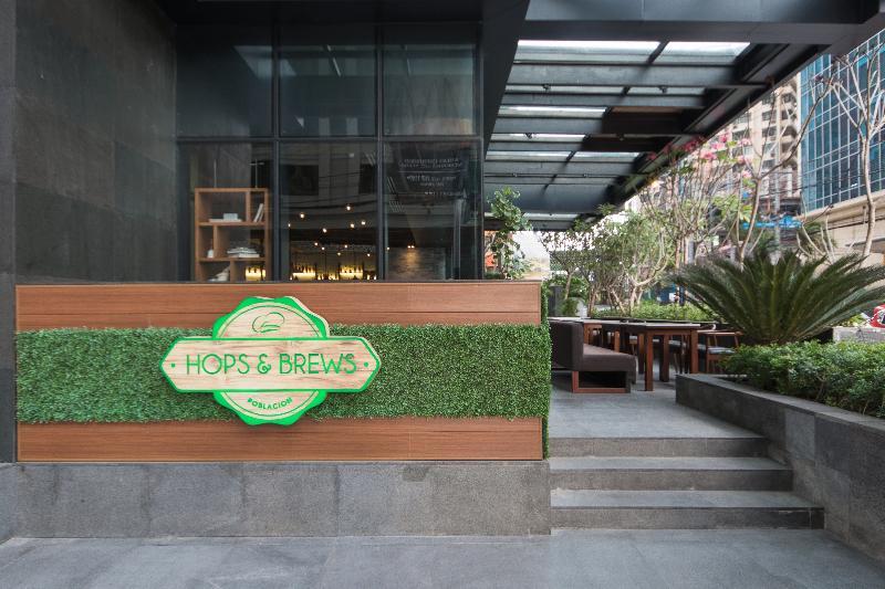 I'M Hotel Макати Экстерьер фото Hops & Brews