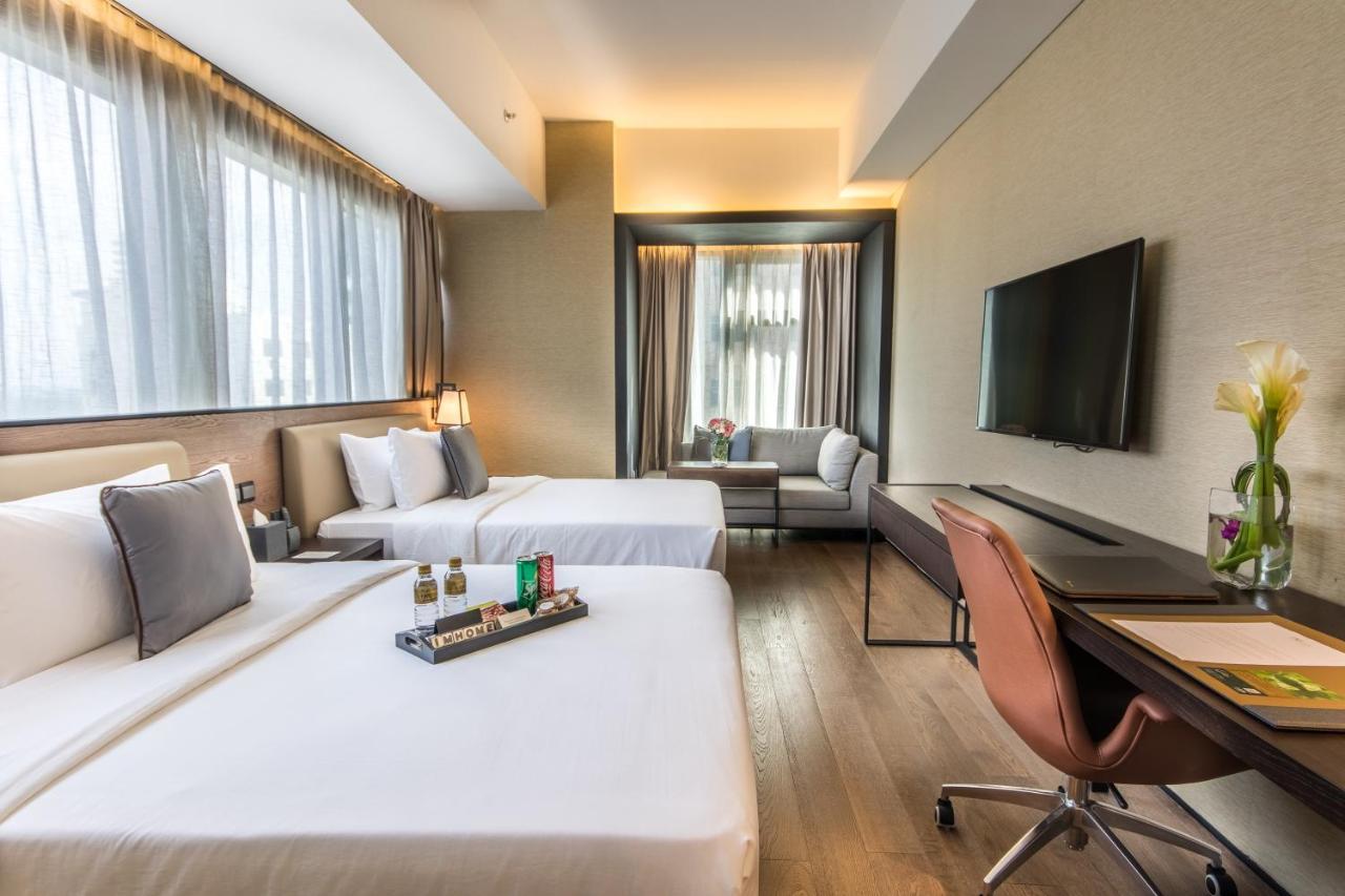 I'M Hotel Макати Экстерьер фото Deluxe Room